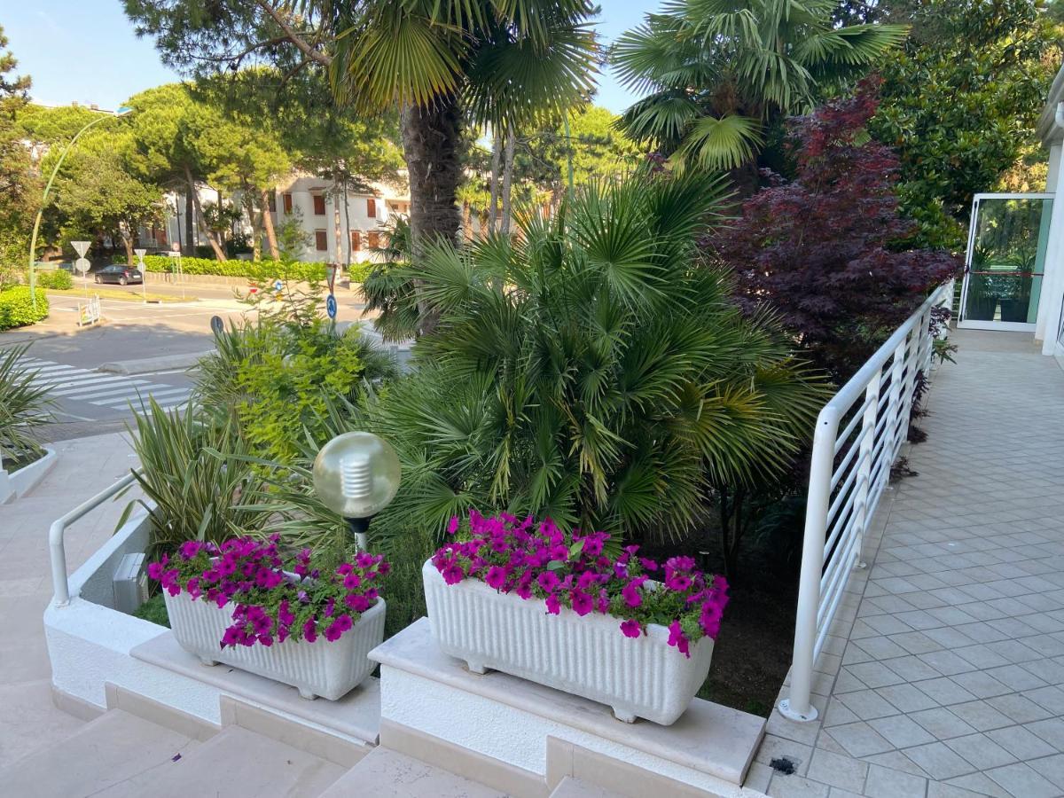 Hotel San Francisco Lignano Sabbiadoro Exterior photo