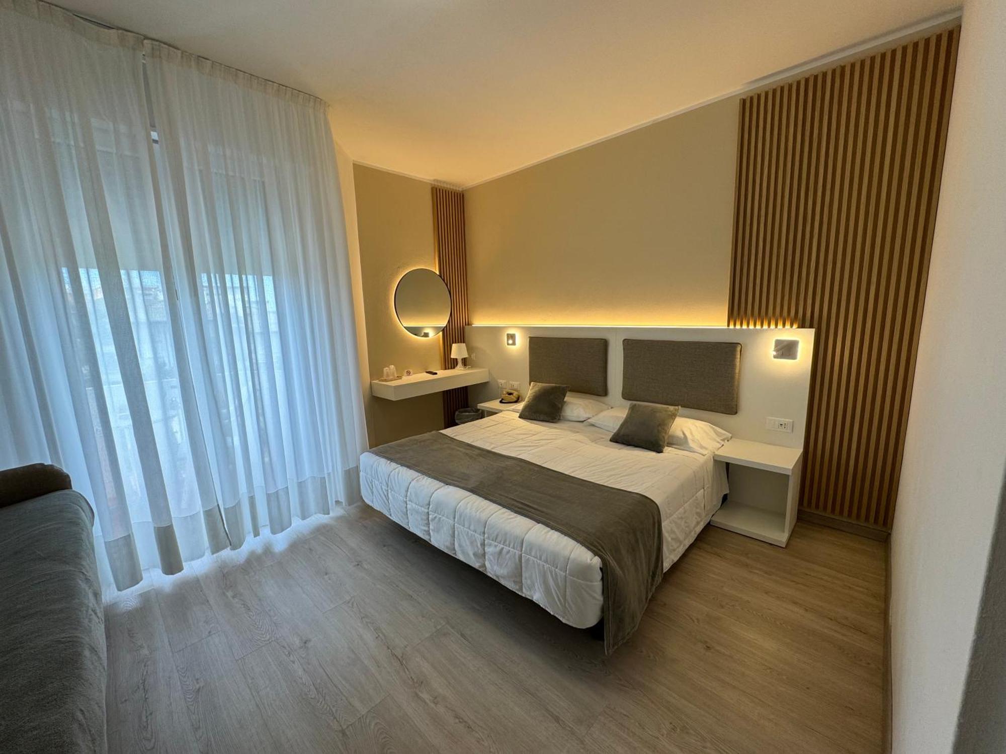 Hotel San Francisco Lignano Sabbiadoro Exterior photo