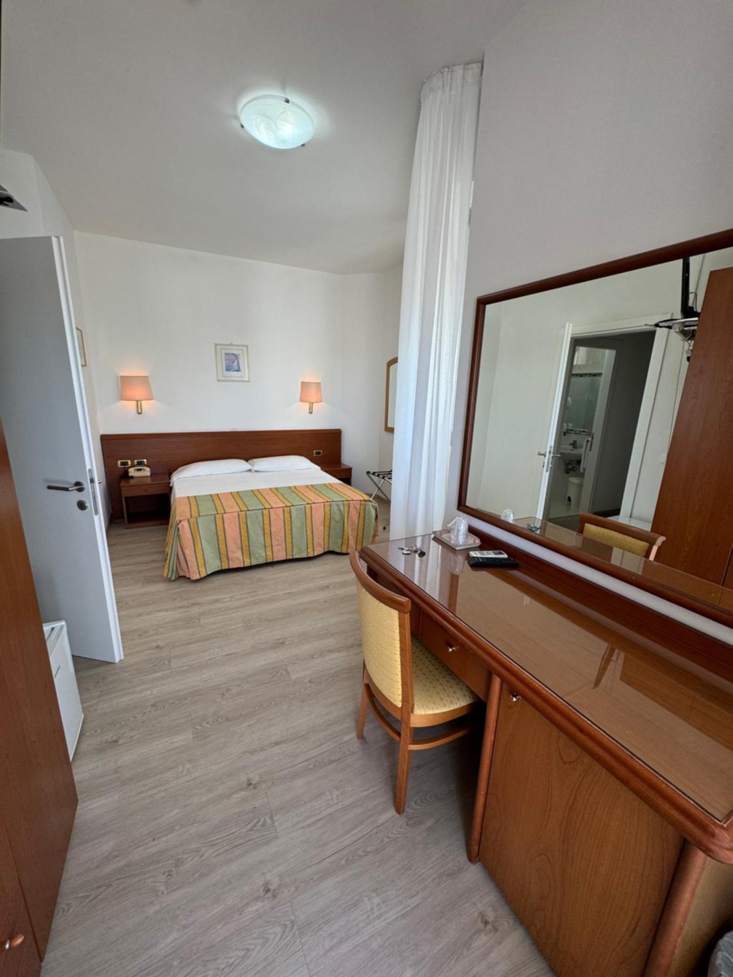 Hotel San Francisco Lignano Sabbiadoro Exterior photo